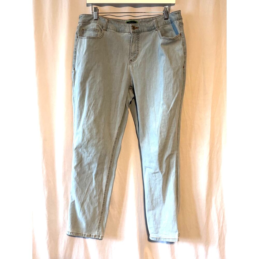 C. Wonder Women’s Light Wash Stretch Jeans Size 14